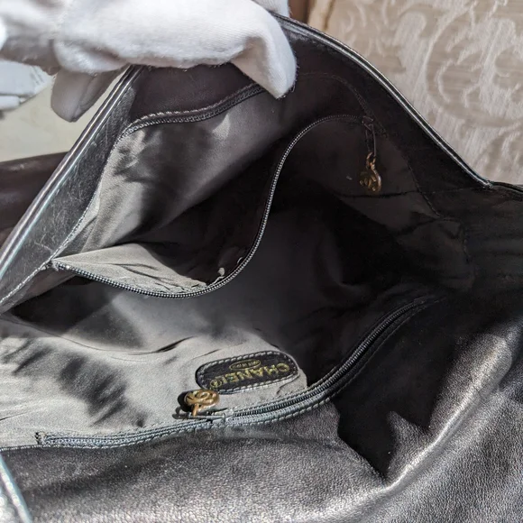 Rare Black Lambskin Large CC Tassel Hobo Bag Gold Hardware, 1996-1997 - Picture 8 of 13